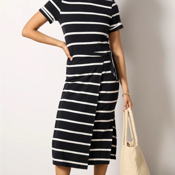 Evereve Anna Twist Waist Black and White Striped Midi Dress - Picture 5 of 11